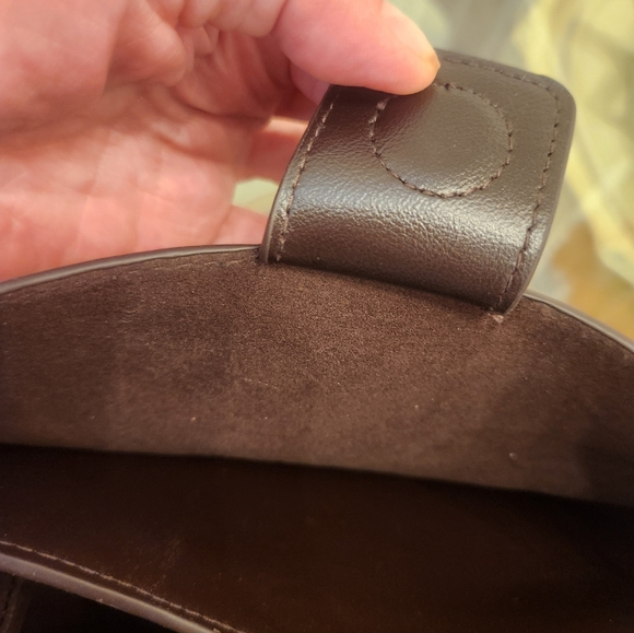 Chic Brown Woven Leather Shoulder Bag with Gold Accent - Picture 5 of 5